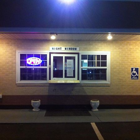 Newport News Inn Экстерьер фото