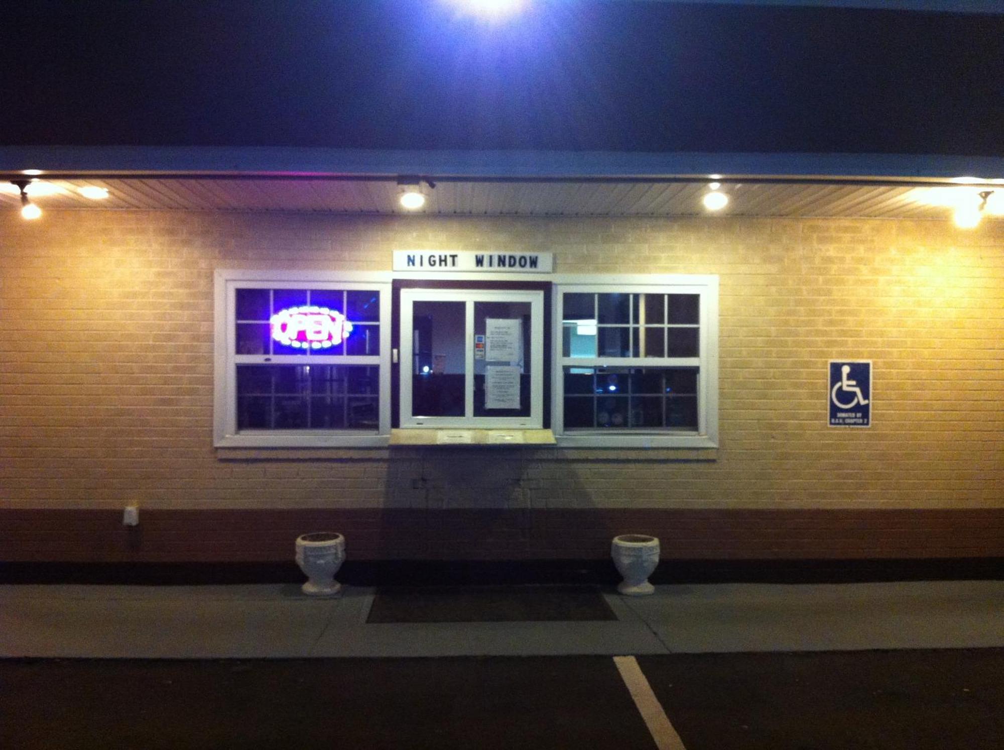 Newport News Inn Экстерьер фото