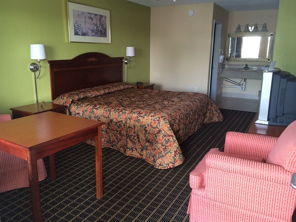 Newport News Inn Экстерьер фото